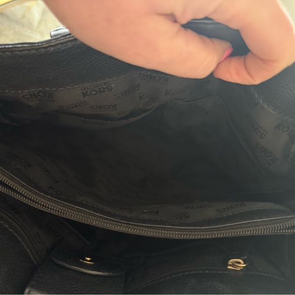 Michael Kors Hamilton East West Medium Black Pebbled Leather Bag, Gold Hardware - Picture 14 of 15